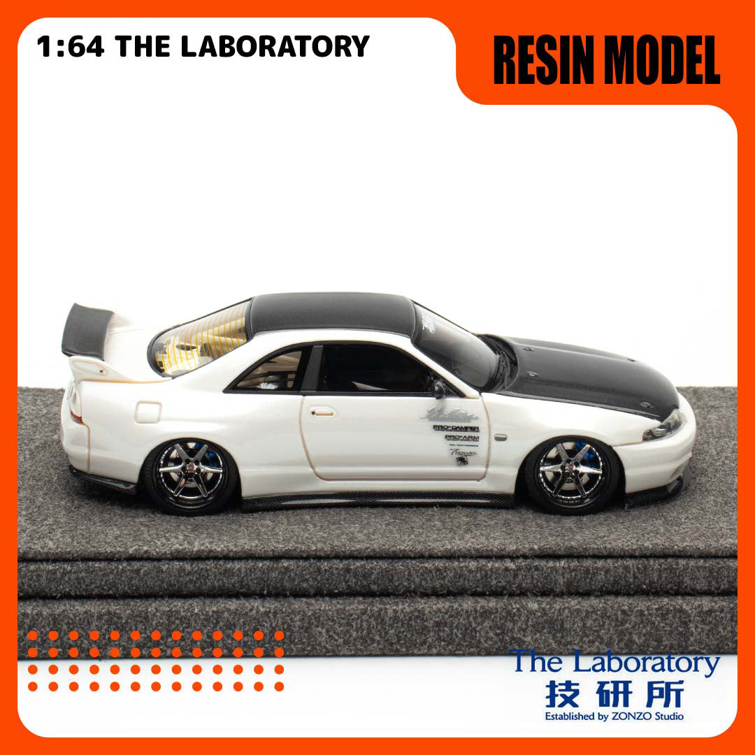 [The Laboratory] 1:64 Garage Active R33 Widebody Concept A - Pearl White Carbon Bonnet