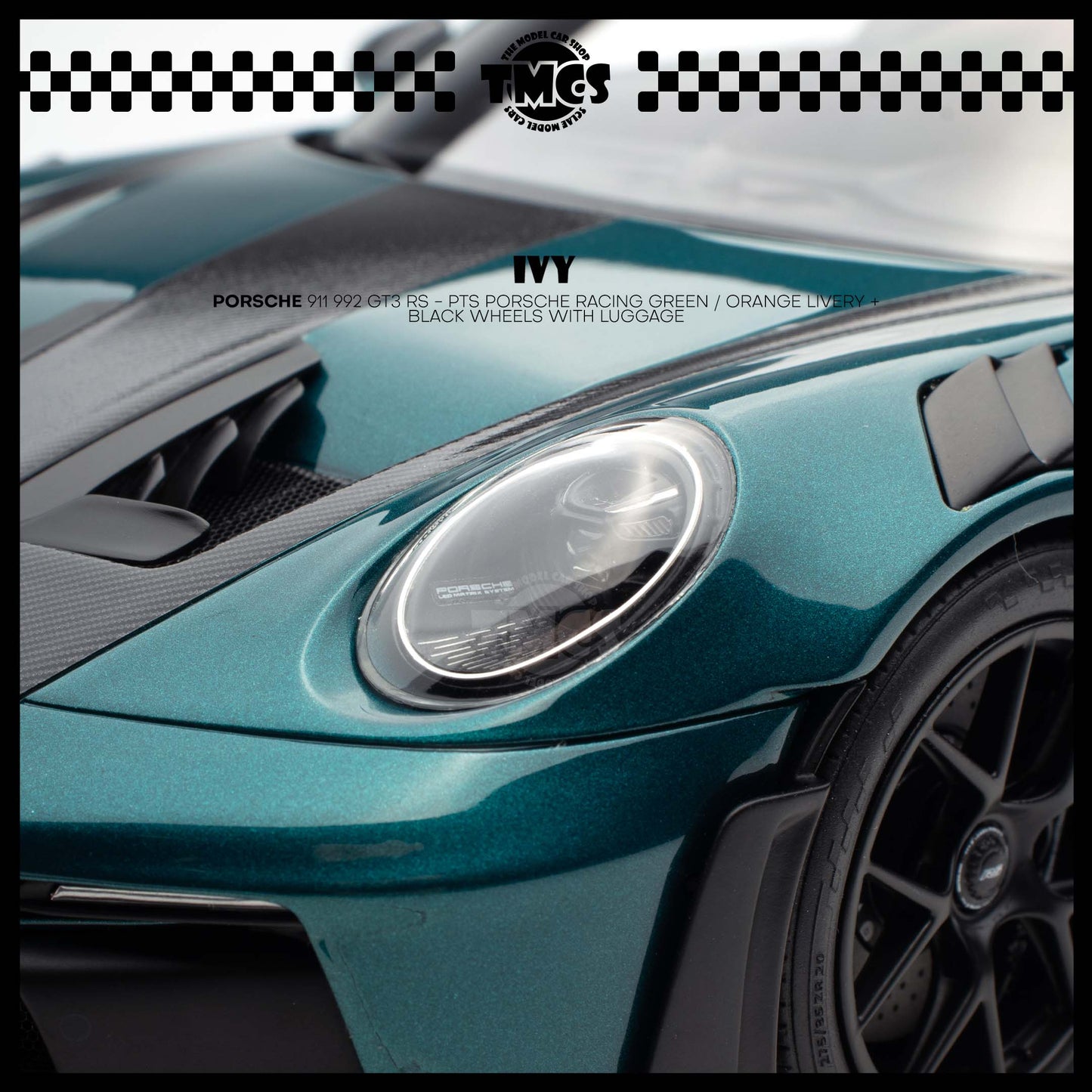 [IVY] 1:18 Porsche 911 992 GT3 RS - PTS Porsche Racing Green / Orange Livery + Black Wheels WIth Luggage
