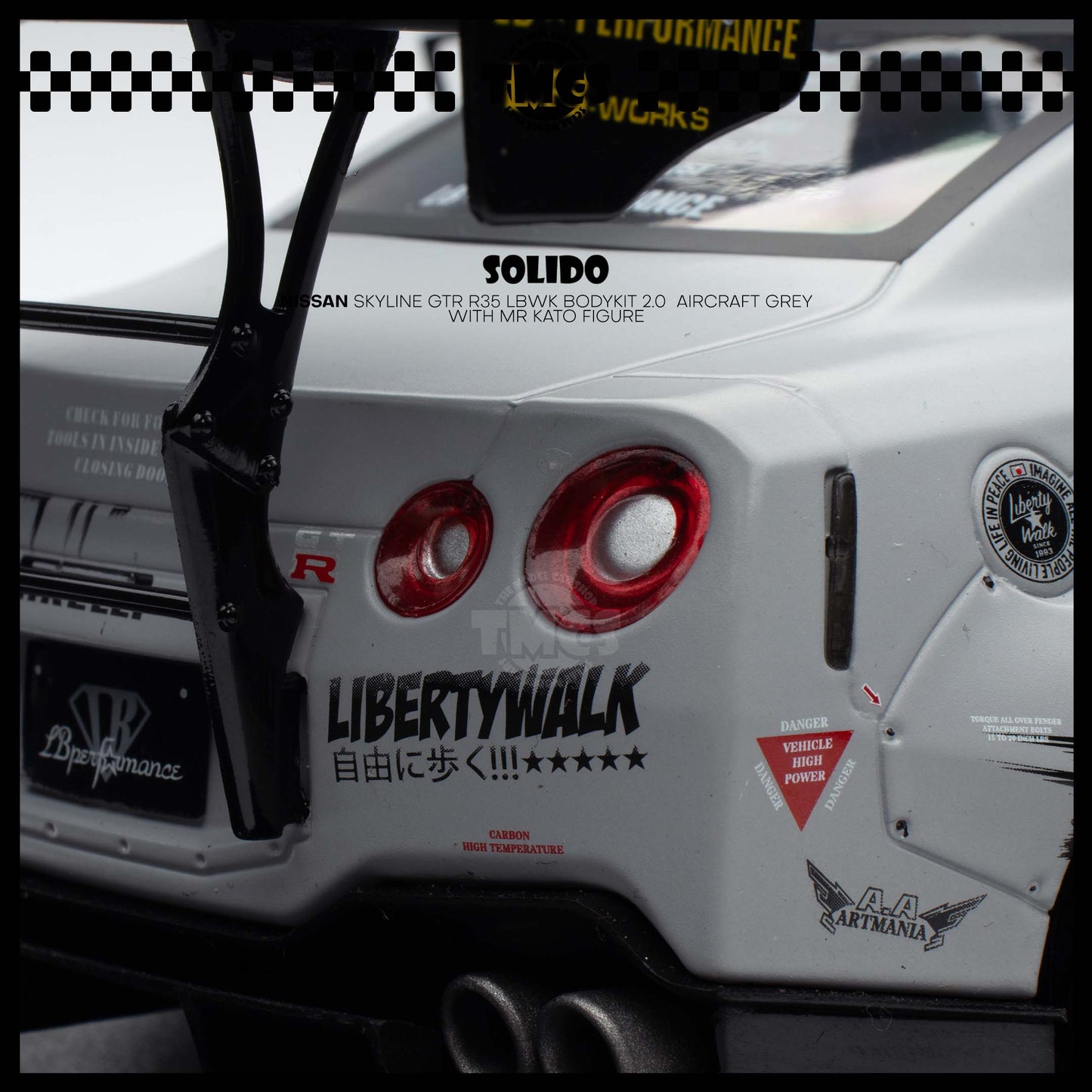 [Solido] 1:18 Nissan Skyline GTR R35 LBWK Bodykit 2.0  Aircraft Grey with Mr Kato Figure