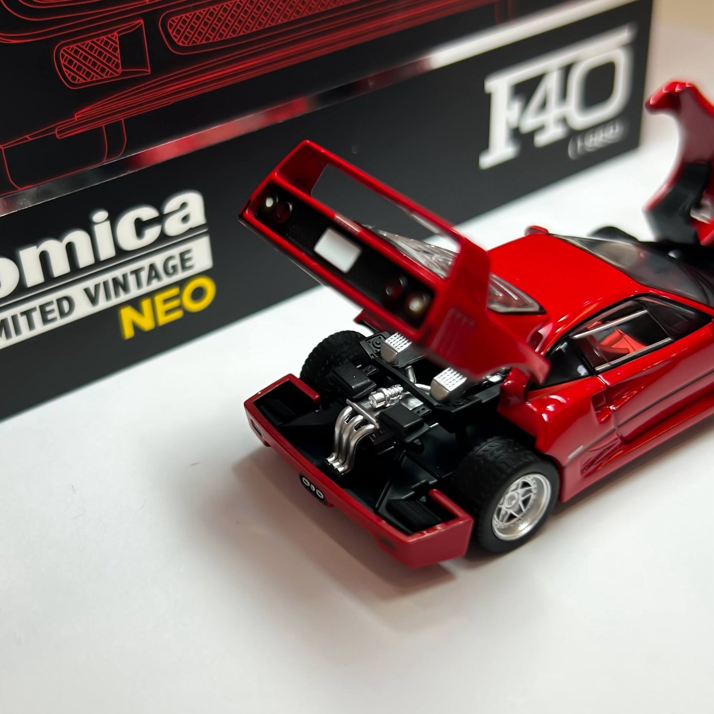 [TLVN] 1:64 Ferrari F40 1989 - Red