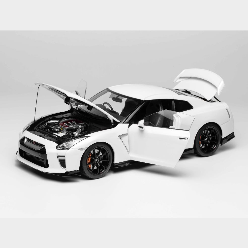 [Motorhelix] 1:18 Nissan GT-R (R35) Track Edition Engineered By NISMO 2020 - Brilliant White Pearl