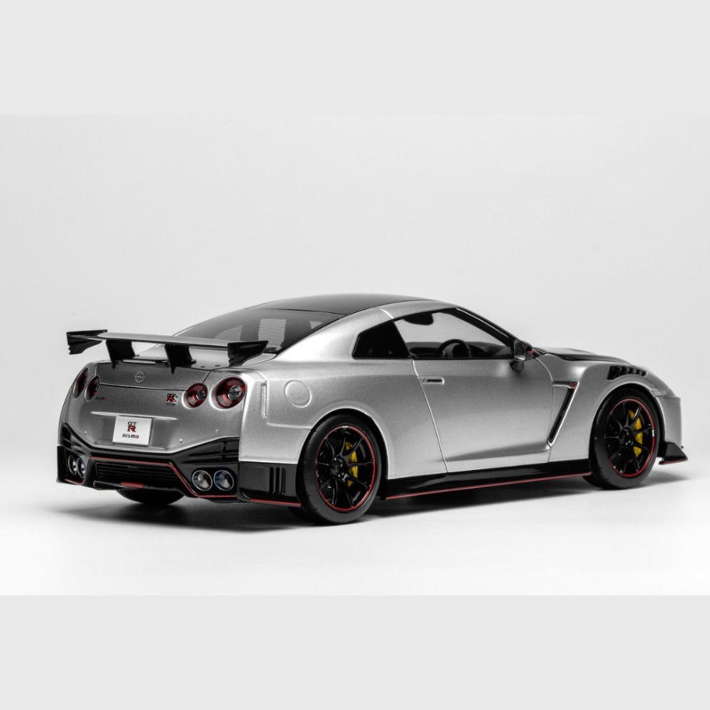 [Motorhelix] 1:18 Nissan GT-R Nismo (R35) Special Edition 2022 -  Ultimate Metal Silver